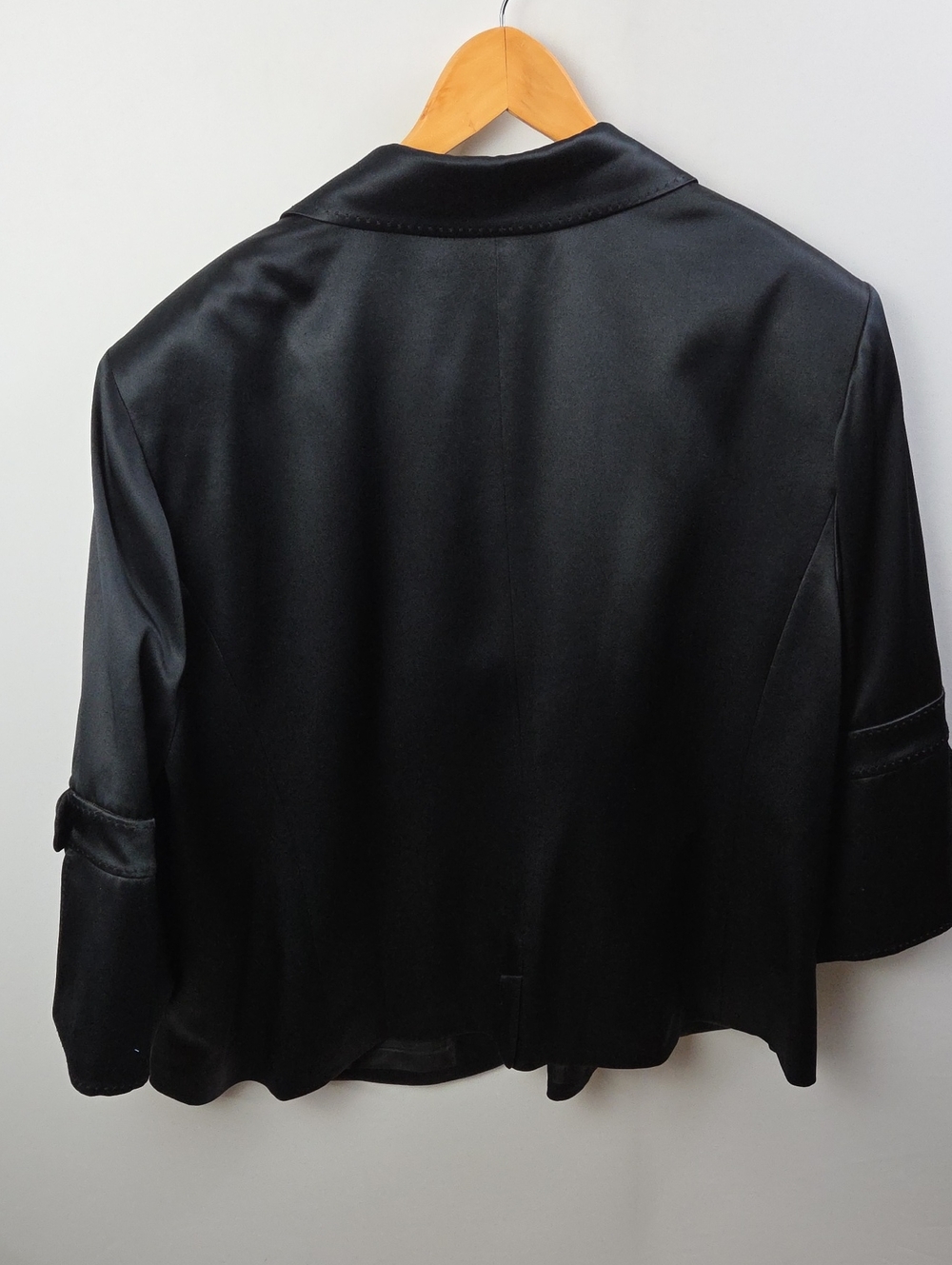 Ellen Tracy Women's Black 100% Silk Cropped Blazer Jacket Sz 24 Elegant Classy - Picture 2 of 8